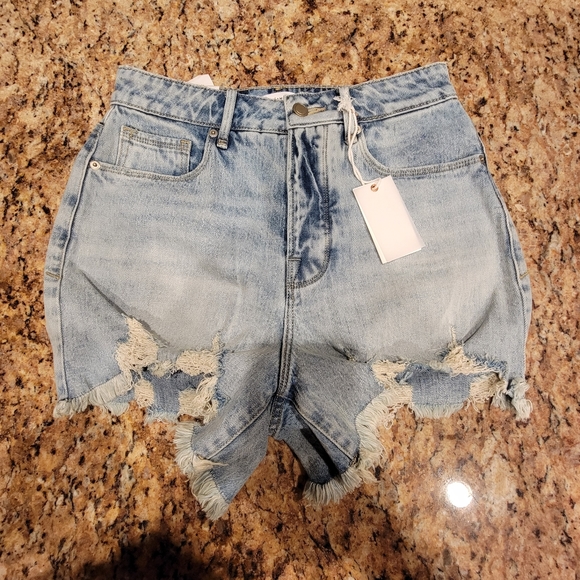 Good American Bombshell Denim Shorts Size 4/27 - Picture 6 of 9